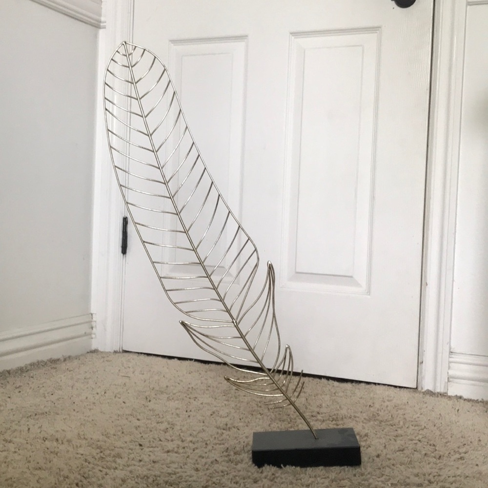 Feather gold room decor